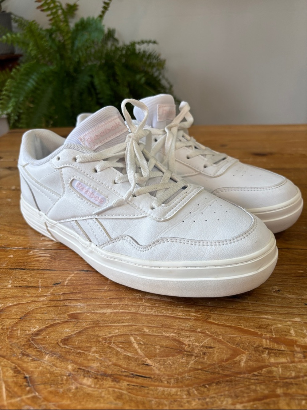 Reebok White Leather AR 30149 Royal Techque Pale Pink logo Size 8.5